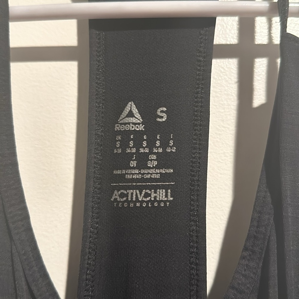 Small Reebok black top - Picture 2 of 3